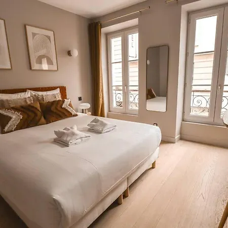 12.new Renovated Studio#invalides#effeil Tower# * Paříž